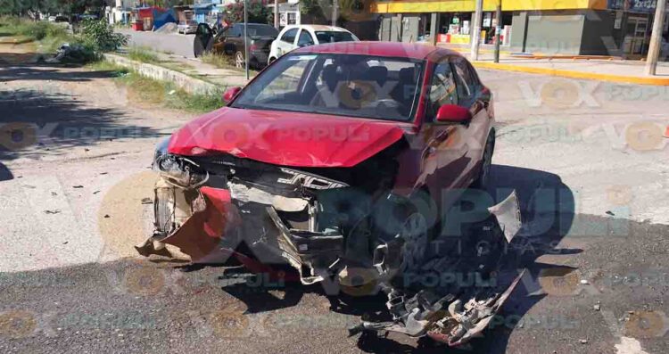 Acelerado cruza sin precaución y causa fuerte choque en Ciudad Victoria, Tamaulipas