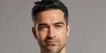 Alfonso Herrera firma acuerdo con Sony Pictures y expande su carrera