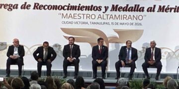 Américo Villarreal encabeza entrega de medallas a docentes de Tamaulipas