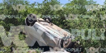 Aparatosa volcadura deja a hombre herido de gravedad en Ciudad Victoria, Tamaulipas