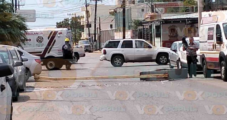 Automóvil termina contra poste tras choque en Ciudad Madero, Tamaulipas