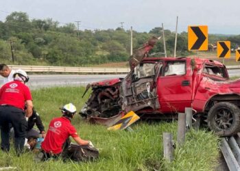 Automovilista resulta herido tras sufrir aparatosa volcadura en Montemorelos, NL