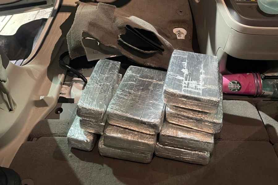 Cae mujer estadounidense con casi 60 mil dosis de presunta cocaína en Guanajuato