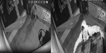 Cámaras captan el momento en que un negocio es asaltado en Santa Catarina, Nuevo León