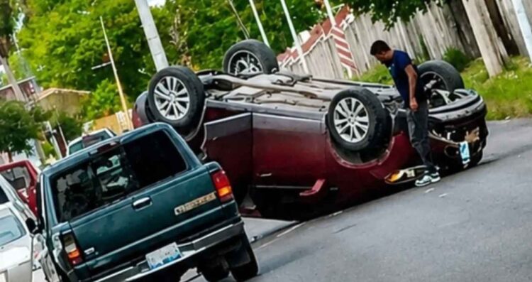 camioneta volcada Bolívar Nuevo Laredo