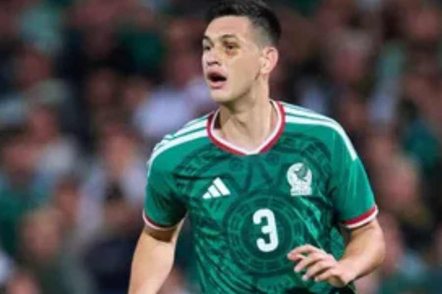 César Montes enciende las alarmas tras salir lesionado con el Lokomotiv de Moscú
