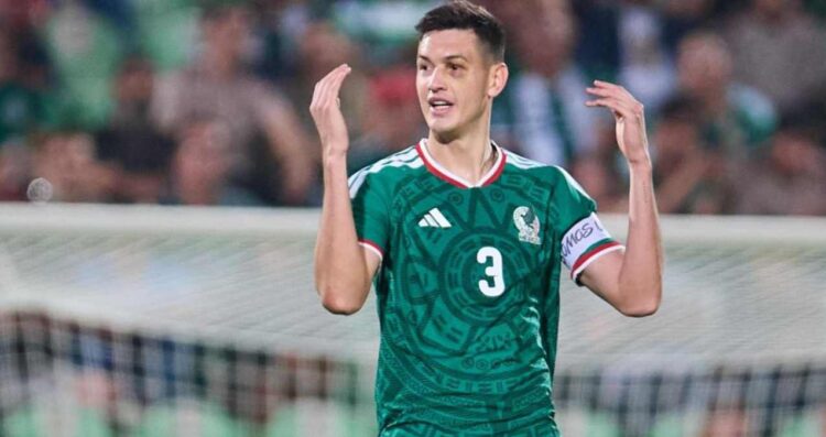 César Montes enciende las alarmas tras salir lesionado con el Lokomotiv de Moscú