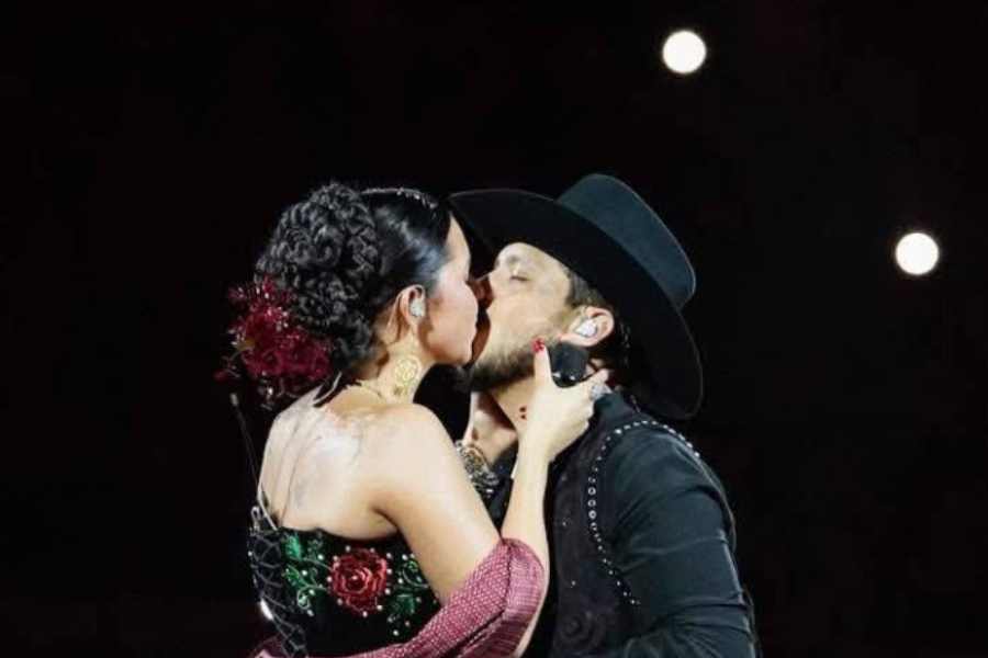Christian Nodal envía importante mensaje de amor en pleno concierto