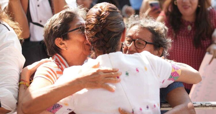 Claudia Sheinbaum dedica emotivo mensaje a las madres mexicanas por su día