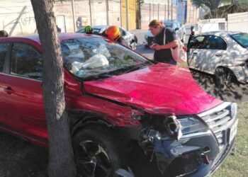 Colisión entre dos vehículos deja varios heridos en Guadalupe, Nuevo León