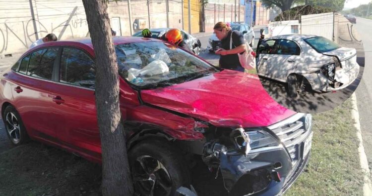 Colisión entre dos vehículos deja varios heridos en Guadalupe, Nuevo León