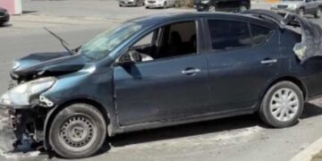 Conductor choca contra palma y sale ileso en Matamoros, Tamaulipas