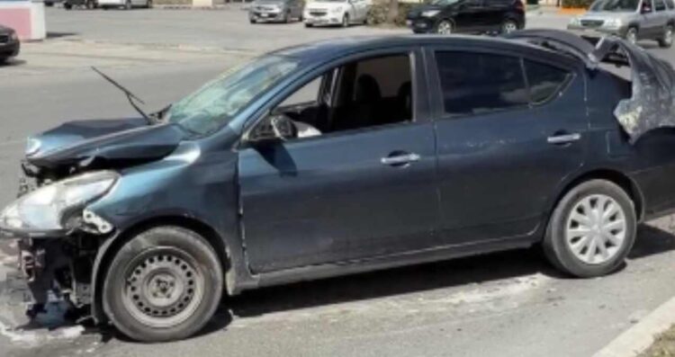 Conductor choca contra palma y sale ileso en Matamoros, Tamaulipas