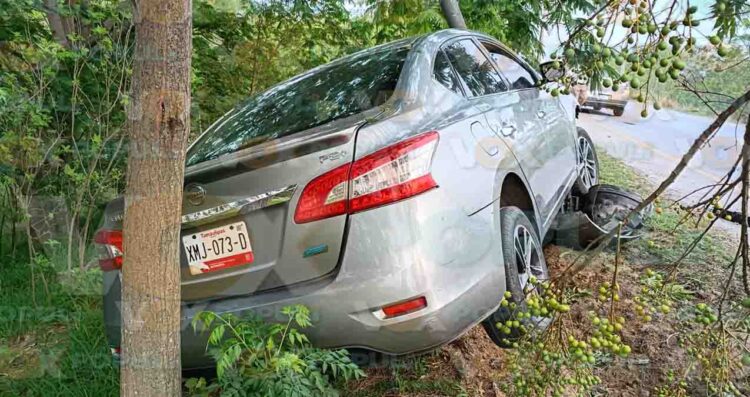 Conductor choca contra poste en el centro de Altamira, Tamaulipas
