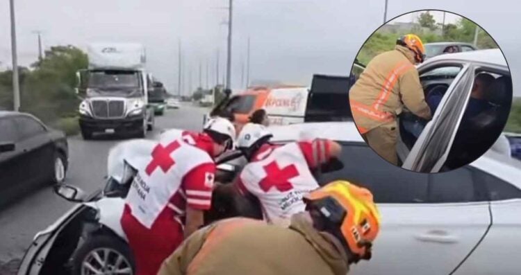 Conductor de aplicación queda prensado tras provocar fuerte choque en Apodaca, NL; 3 pasajeras resultaron heridas