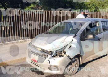 Conductor intenta ganarle al semáforo y provoca fuerte choque en Ciudad Victoria, Tamaulipas