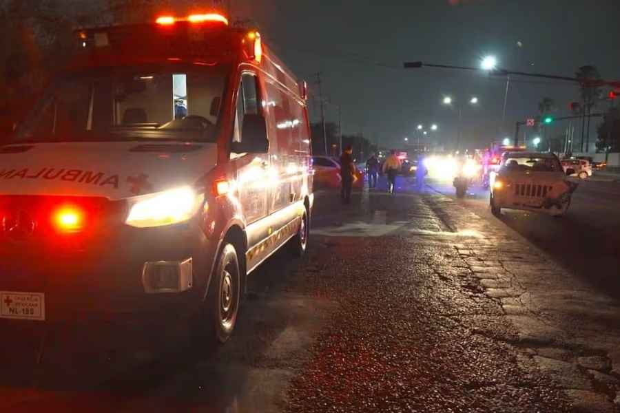 Conductor muere al ser atropellado tras bajar de su camioneta en Escobedo, NL