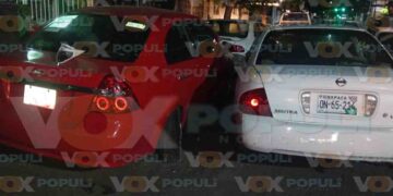 Conductor pierde el control y choca contra autos estacionados en Ciudad Victoria, Tamaulipas