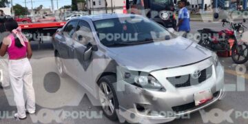 Conductora cierra el paso a motociclista y lo deja lesionado en Ciudad Victoria, Tamaulipas