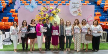 Dámaso Anaya reconoce la labor de las madres trabajadoras de la UAT