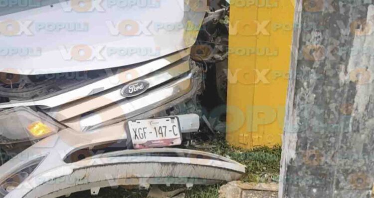 Dejan auto abandonado tras choque en rotonda de Altamira, Tamaulipas