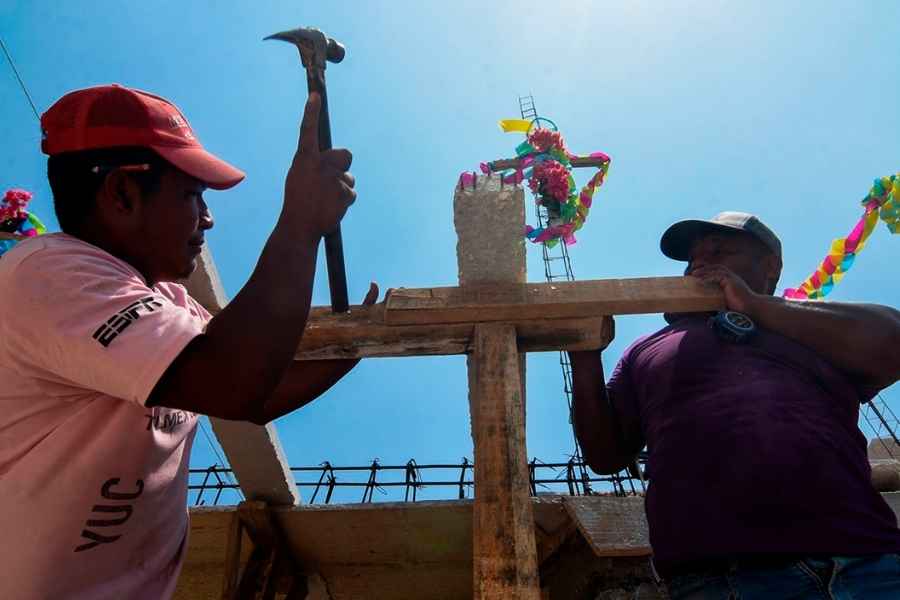 Día de la Santa Cruz 2026 ¿cuál es su origen y por qué lo celebran los albañiles