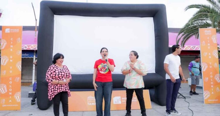 Disfrutan familias tampiqueñas nueva Jornada de “Cine en Tu Colonia” encabezada por Mónica Villarreal