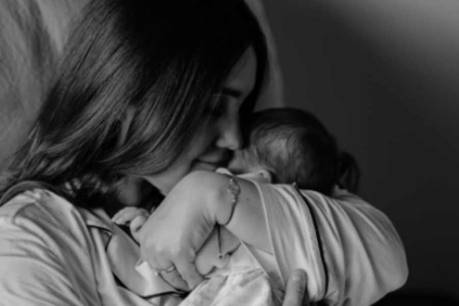 Dulce María comparte cómo vive su postparto tras el nacimiento de su segunda hija