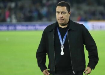 Efraín Juárez se queda en Pumas