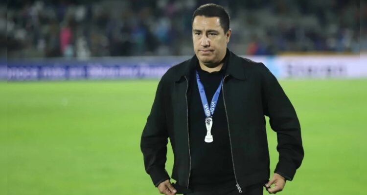 Efraín Juárez se queda en Pumas
