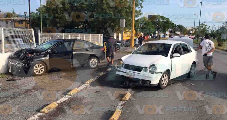 Encontronazo deja heridos al ver luz verde a favor en Ciudad Victoria, Tamaulipas