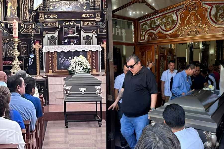 Entre muestras de cariño, dan último adiós al periodista “Manny” Hernández en Cd. Madero, Tamaulipas
