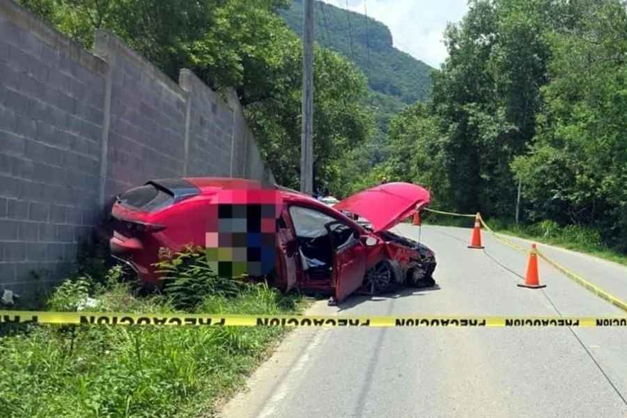 Fuerte choque deja un muerto y tres lesionados en carretera a Cola de Caballo de Nuevo León