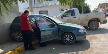 camioneta CFE percance Anáhuac 1