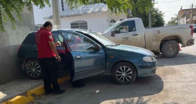 camioneta CFE percance Anáhuac 1