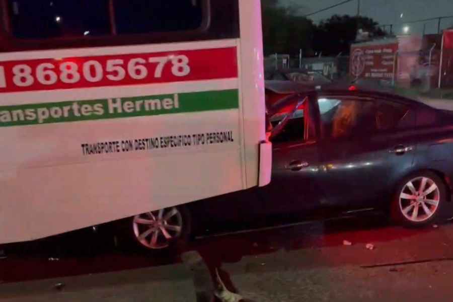 Fuerte colisión en Apodaca, Nuevo León, deja a una pareja prensada
