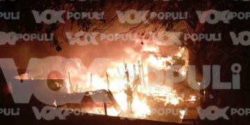 Fuerte incendio consume vivienda de madera en Tampico, Tamaulipas
