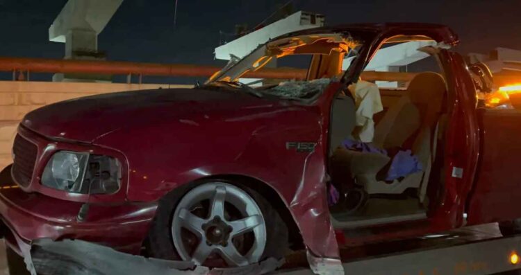 Fuerte volcadura en la avenida Miguel Alemán en Apodaca, Nuevo León, deja dos personas heridas
