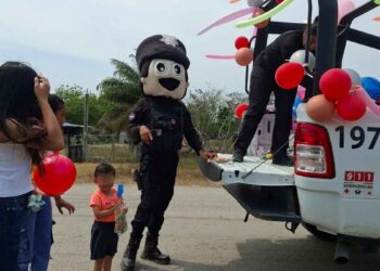 Guardia Estatal entrega juguetes a niños y niñas en ejido de Altamira, Tamaulipas