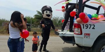Guardia Estatal entrega juguetes a niños y niñas en ejido de Altamira, Tamaulipas