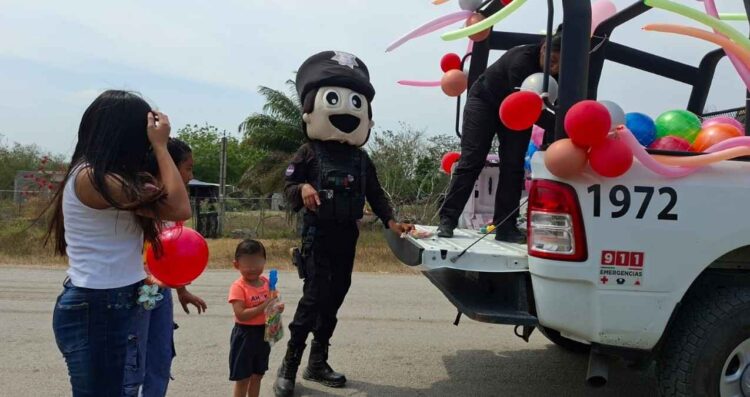 Guardia Estatal entrega juguetes a niños y niñas en ejido de Altamira, Tamaulipas