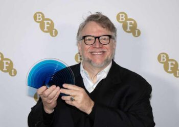 Guillermo del Toro hace historia al recibir máximo premio del BFI