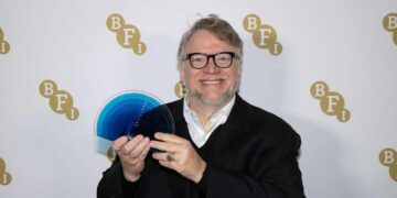 Guillermo del Toro hace historia al recibir máximo premio del BFI