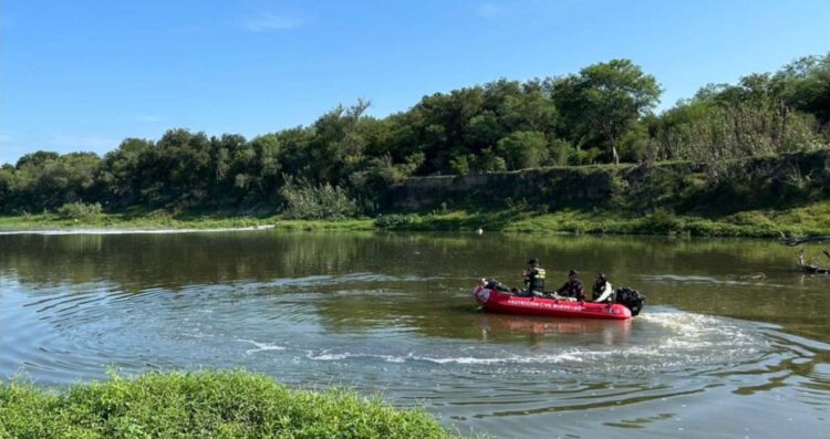 Hallan sin vida a joven que fue arrastrado por la corriente en un río de Cadereyta, NL