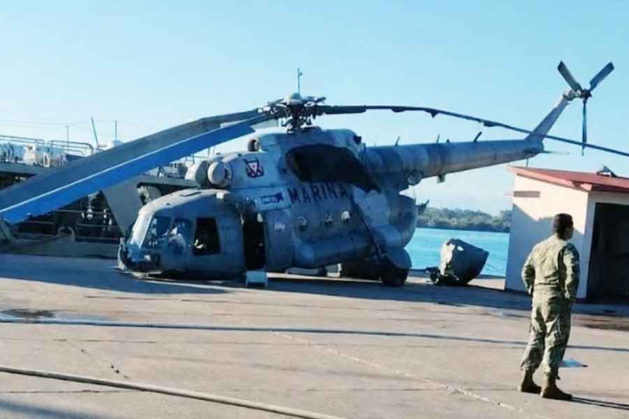 Helicóptero de la Marina aterriza de emergencia en Sinaloa tras falla en el motor