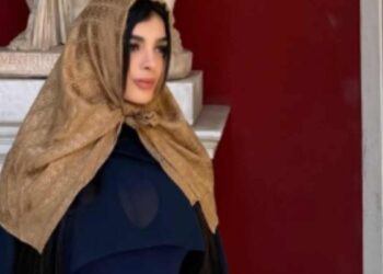 Karely Ruiz visita el Vaticano y llama la atención por su elegante look
