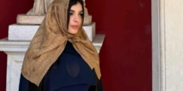 Karely Ruiz visita el Vaticano y llama la atención por su elegante look