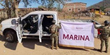 Marina asegura vehículos, droga y armamento durante operativos en Sinaloa