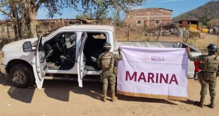 Marina asegura vehículos, droga y armamento durante operativos en Sinaloa