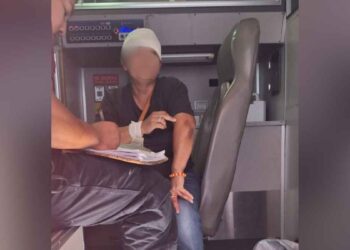Mujer portón Nuevo Laredo